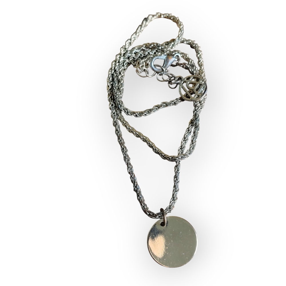 Elegant Silver Pendant Necklace - Picture 4 of 4